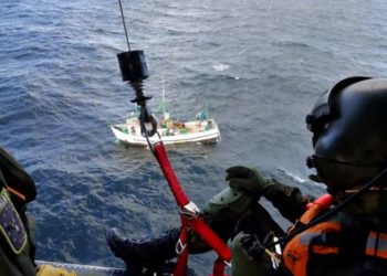 Comandante de uma embarcação pesqueira foi resgatado pelo Esquadrão Pantera