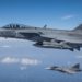 Caças gripen da Força Aérea Sueca voando em ala.