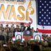 O presidente Donald Trump fala aos militares americanos a bordo do navio de assalto anfíbio USS Wasp na base de Yokosuka da Marinha dos EUA no Japão em 28 de maio de 2019. (Eugene Hoshiko / AP)