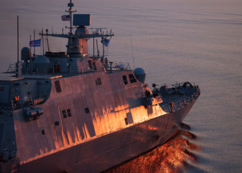 O futuro USS Indianapolis, durante testes de aceitação no lago Michigan em 19 de junho de 2019.