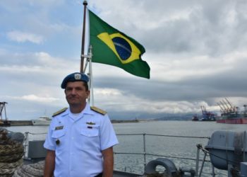 O Contra-Almirante da Marinha do Brasil Eduardo Augusto Wieland quando comandou a Força-Tarefa Marítima da Força Interina das Nações Unidas no Líbano. (Foto: Marinha do Brasil)