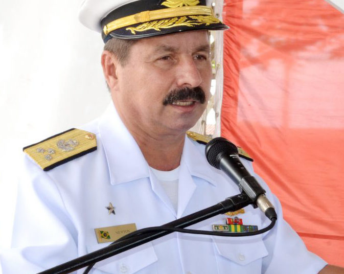 Comandante do 4º DN - Vice almirante Newton de Almeida Costa Neto