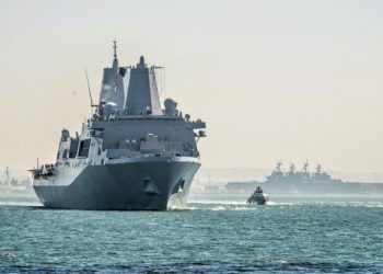 O USS New Orleans (LPD 18) deixa San Diego para o seu novo porto na Base Naval de Sasebo, no Japão, Foto Nelson Doromal