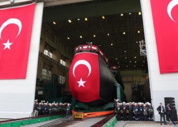 Submarino turco tipo 214 durante a cerimônia de lançamento  (fonte da imagem: Hurriyet daily news)