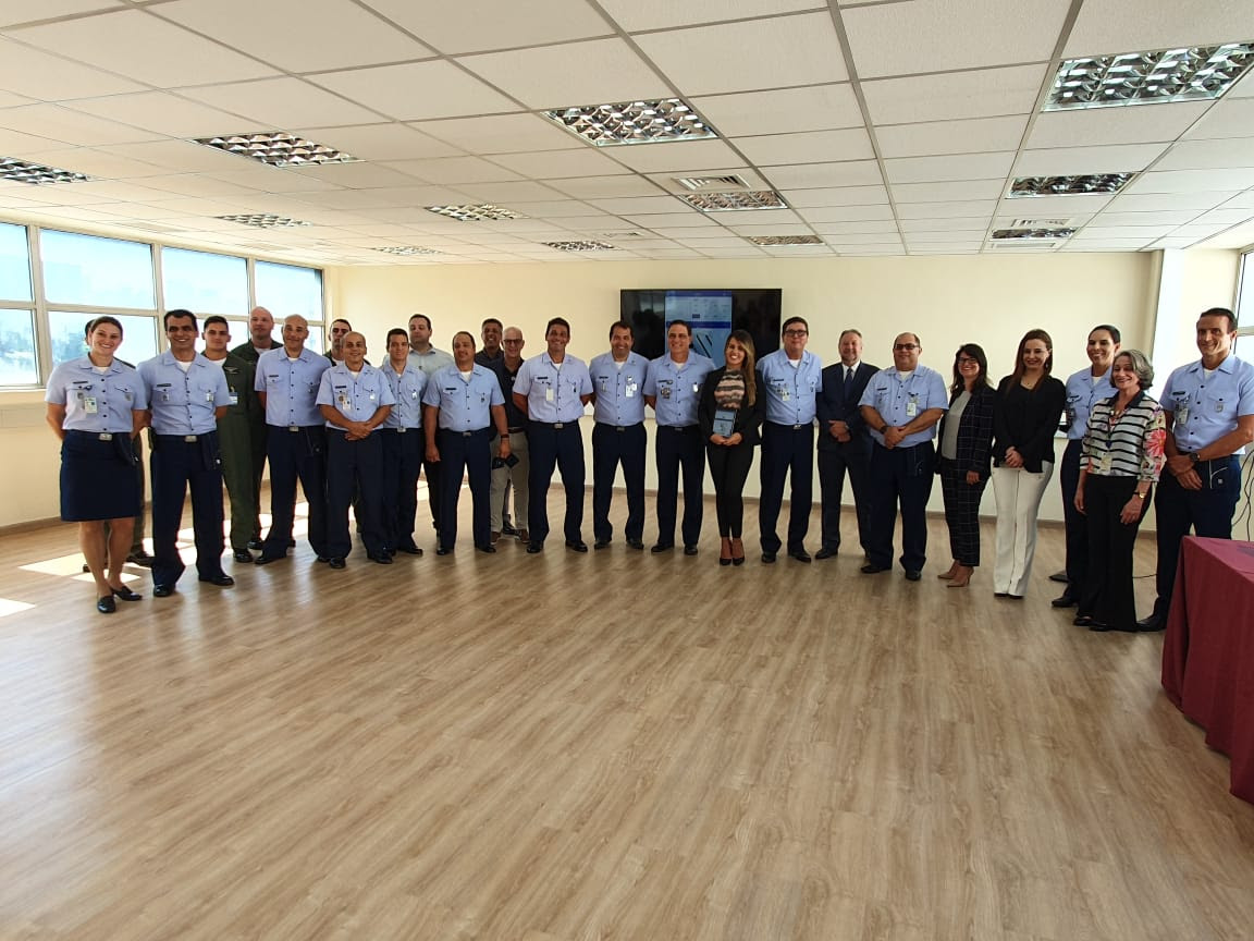 Autoridades e representantes da Atech durante lançamento do novo módulo do FPL BR - EFB