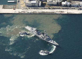 O destróier da Força de Autodefesa Marítima do Japão "Takanami" parte para o Oriente Médio da Base Naval de Yokosuka.




FOTO: Kyodo / via REUTERS
