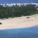Um helicóptero do Exército Australiano pousa na Ilha Pikelot, na Micronésia no domingo, 2 de agosto de 2020, (Força de Defesa Australiana via AP)