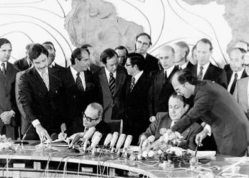 Nuclear: Assinatura do acordo de cooperação nuclear em 1975