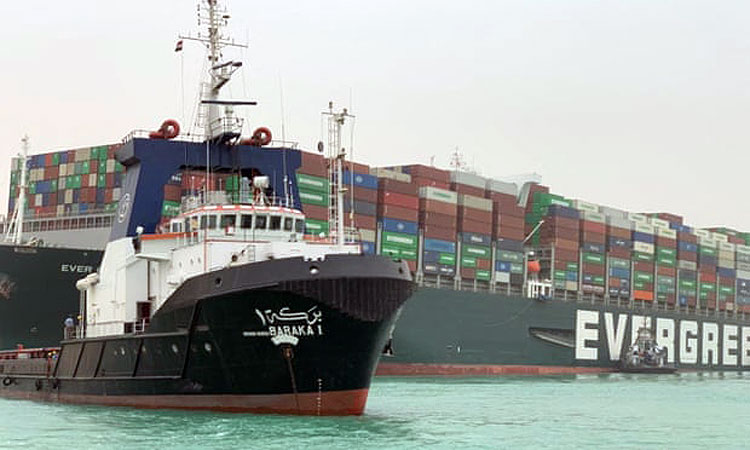 Navio carregado com contêiners bloqueia o canal de Suez – Defesa Aérea &  Naval