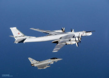 Bombardeiro russo Tu-95 durante interceptação ocorrida em 2014