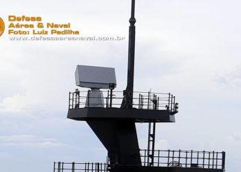 Radar HENSOLDT TRS-3D no Cutter USCGC Stone da Guarda Costeira dos EUA