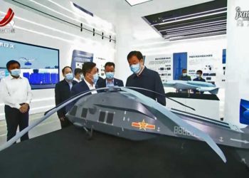 Modelo do que parece ser um helicóptero stealth está em exibição nas instalações da AVIC na China. Foto: Captura de tela da Jiangxi Television