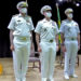 Daesquerda para a direita: Commodore Abdul Munib, Marinha do Paquistão, Vice Adm Brad Cooper, Comandante do CMF e CA Felix da Marinha do Brasil