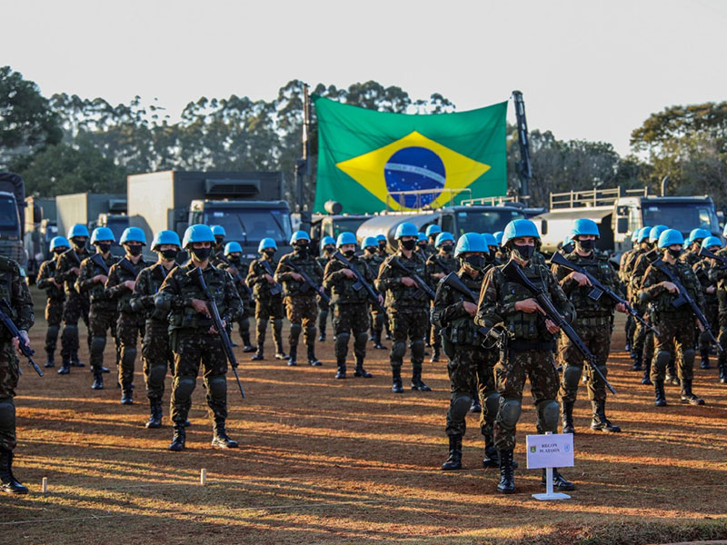 ONU inspeciona tropas da Marinha e do Exército Brasileiro