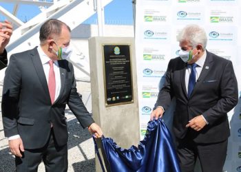 O Ministro do MCTI, Astronauta Marcos Pontes, e o presidente da IACIT, Luiz Teixeira, inauguram o Radar Meteorológico RMT 0200
