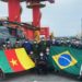 Militares da Marinha Nacional de Camarões e da Marinha do Brasil 
envolvidos no exercício