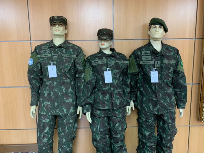 Teto Do Exército Americano Sobre Um Fundo Azul Uniforme Dobrado