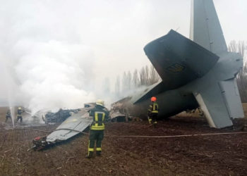 Antonov das Forças Armadas da Ucrânia, que, de acordo com o Serviço de Emergência do Estado, foi abatido na região de Kiev. 24 de fevereiro de 2022. Estado de Emergência - REUTERS