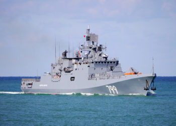 Fragata Admiral Makarov patrulhando o Mar Negro