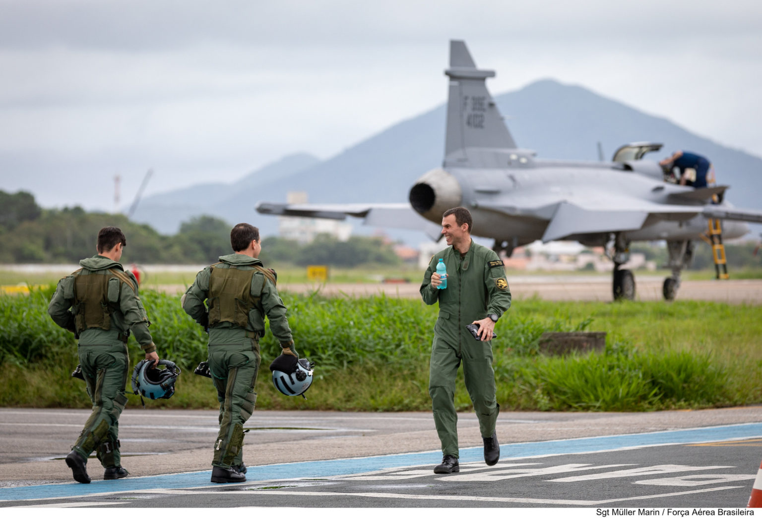 Quem S O Os Dois Pilotos Da Fab Que Fizeram O Voo Do Fab E Fab Defesa A Rea Naval