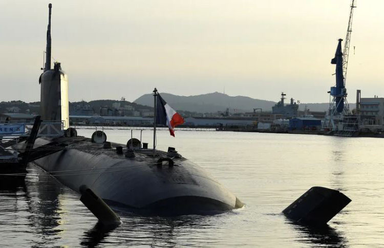 Submarino nuclear de ataque Suffren, atracado em Toulon - Foto NICOLAS TUCAT/AFP