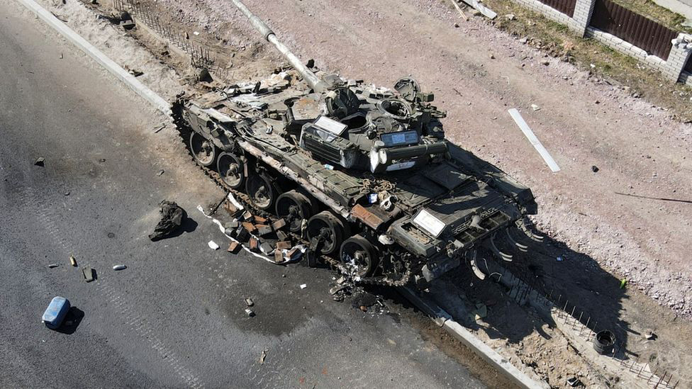 Todo dia um tanque,blindado ou canhao até eu me esquecer dia 132