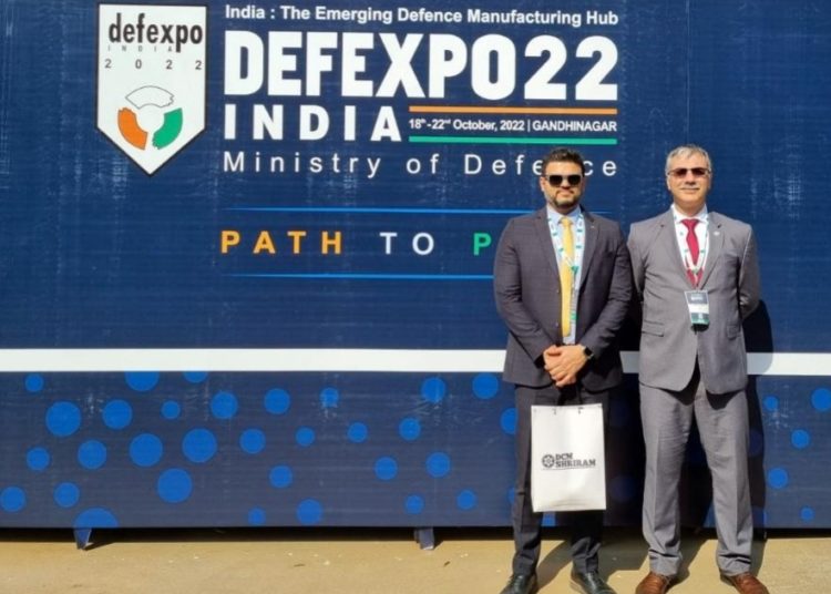 Coronel Antonio Ribeiro (derecha), Director de Proyectos de ABIMDE, y el Sr.  Anirudh Sharma, de la oficina de ApexBrasil en Dubái - Crédito: Divulgación/ABIMDE