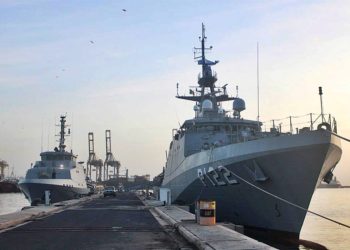 NPaOc “Araguari” atracado na Base Naval Almirante Faye Gassama em Dakar, Senegal