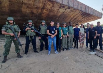 Militares da Capitania Fluvial de Santarém
e agentes do Ibama, Receita Federal, Sefa e Cerest