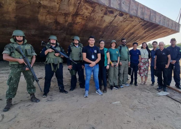 Militares da Capitania Fluvial de Santarém
e agentes do Ibama, Receita Federal, Sefa e Cerest