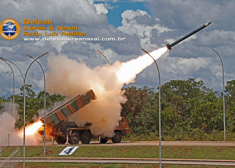 Lançamento do foguete AV SS-60 pelo Sistema Astros II MK-6
