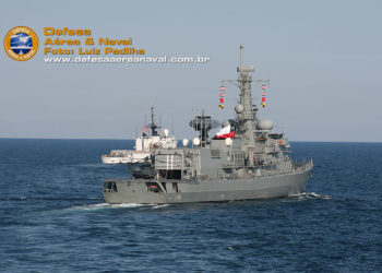 Cutter do USCGC com a fragata chilena Almirante Blanco Encalada