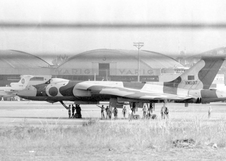 Bombardeiro Vulcan após interceptação pousado na Base Aérea do Galeão - Foto Eurico Dantas