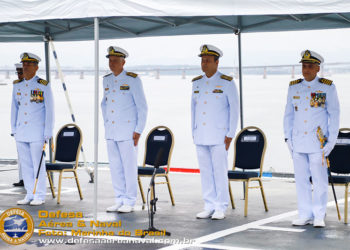 AE Edgar com o CA Cantarin durante a cerimônia de passagem de comando do NAM Atlântico