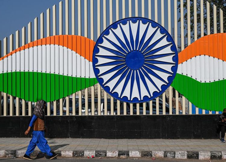 Uma escultura com motivos da bandeira indiana em Nova Delhi, Índia, é vista em 2 de março de 2023. (Prakash Singh/Bloomberg)