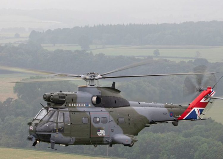 A frota de helicópteros Puma do Reino Unido (foto em primeiro plano) será substituída no âmbito do programa New Medium Helicopter - Foto Jonathan Richards