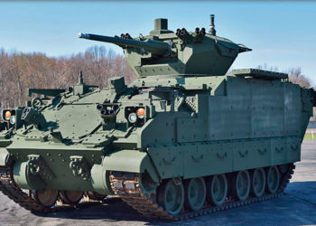 A BAE Systems apresentou seu quarto protótipo AMPV na Eurosatory, com um canhão de 30 mm da Oshkosh Defense que faz parte do programa Sistema de Armas de Calibre Médio do Exército dos EUA. (BAE Systems)