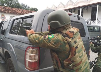 Militar durante instrução prática