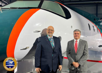 CEO da Akaer, Cesar Silva, ao lado do Senior Advisor, Marco Tulio Pellegrini. (Divulgação Akaer)