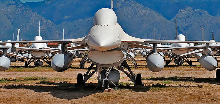 Caças F-16 em AMARG - Foto:  Sgt. Desiree N. Palacios