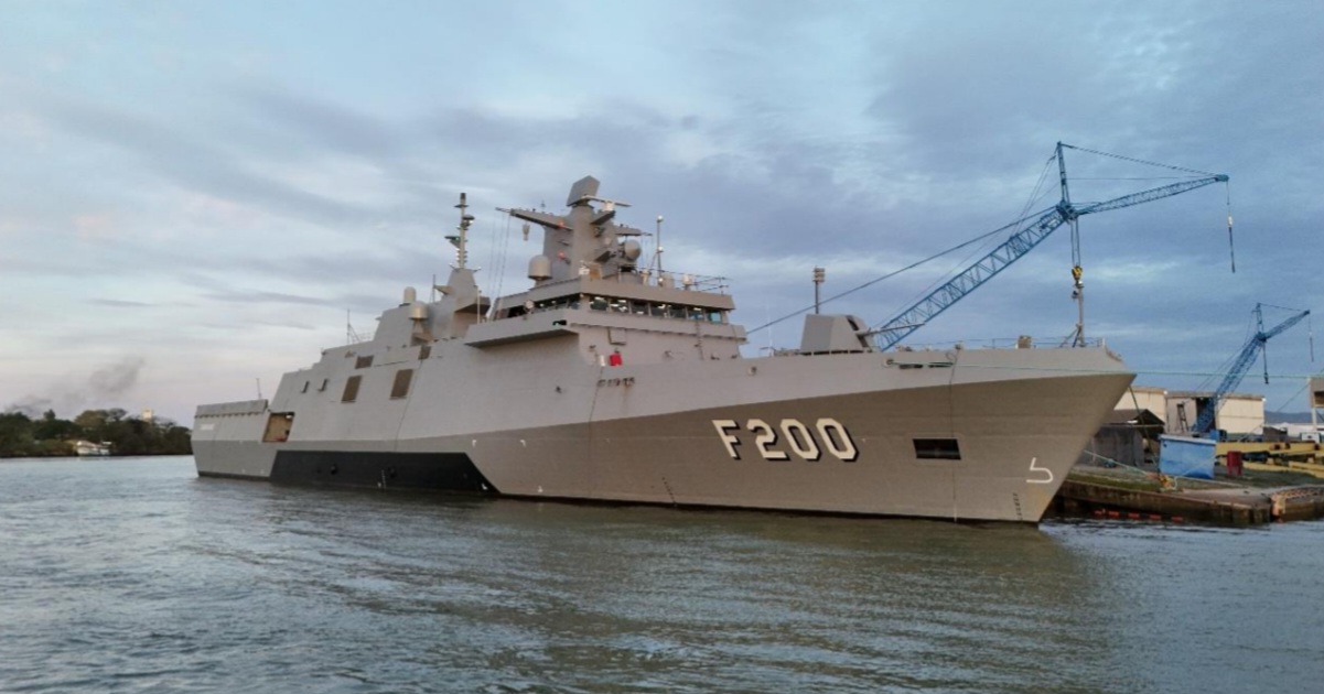 Fragata “Tamandaré” (F200) inicia os testes de mar em Itajaí-SC ...