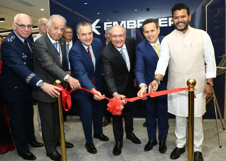 Embraer-inaugurates-India-office-in-New-Delhi_Ribbon-cutting-750x536.jpg