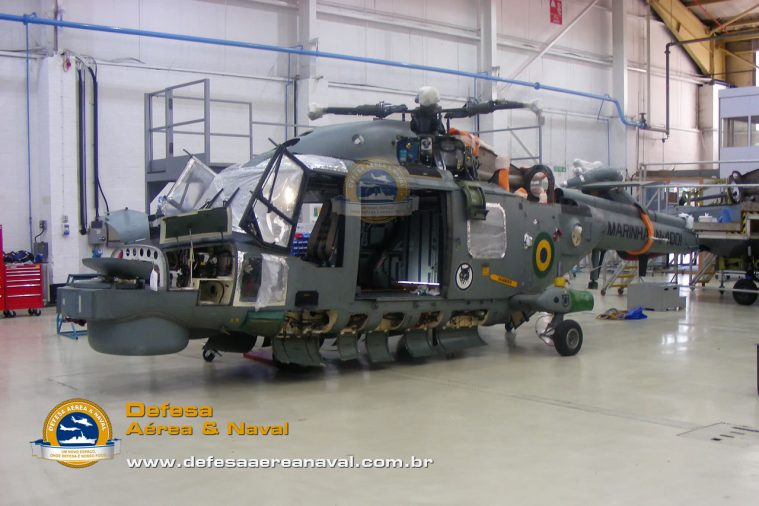 AH-11A N-4001_Yeovil_01