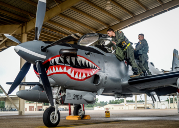 Colombian and U.S. Air Force pilots perform a pre-flight check during before a sortie at Exerise Green Flag East at Barksdale Air Force Base, La., Aug. 17, 2016. Green Flag East allows pilots to train in a simulated, high-threat environment, and provides maintenance and support personnel an increased tempo in generating fully mission-capable combat aircraft. (U.S. Air Force photo / Senior Airman Mozer O. Da Cunha)