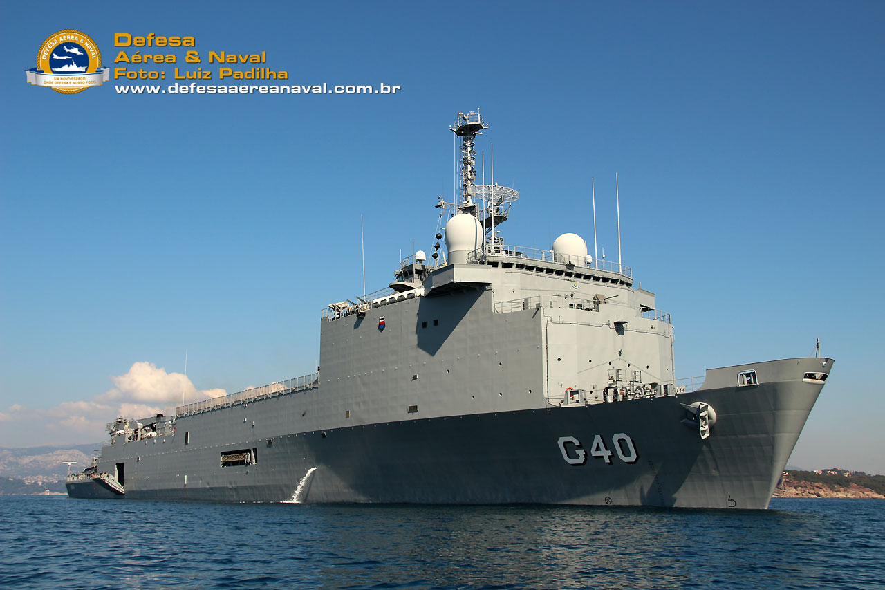 NDM Bahia na área marítima de Toulon, durante o embarque de EDVMs e EDCG.